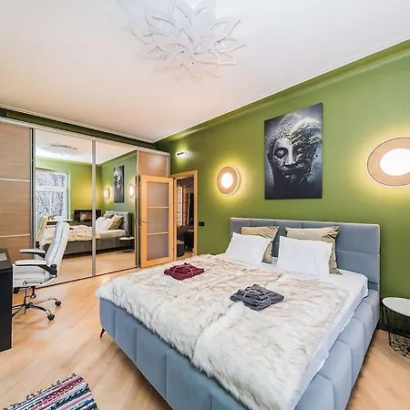 Vibrant Downtown Apartment